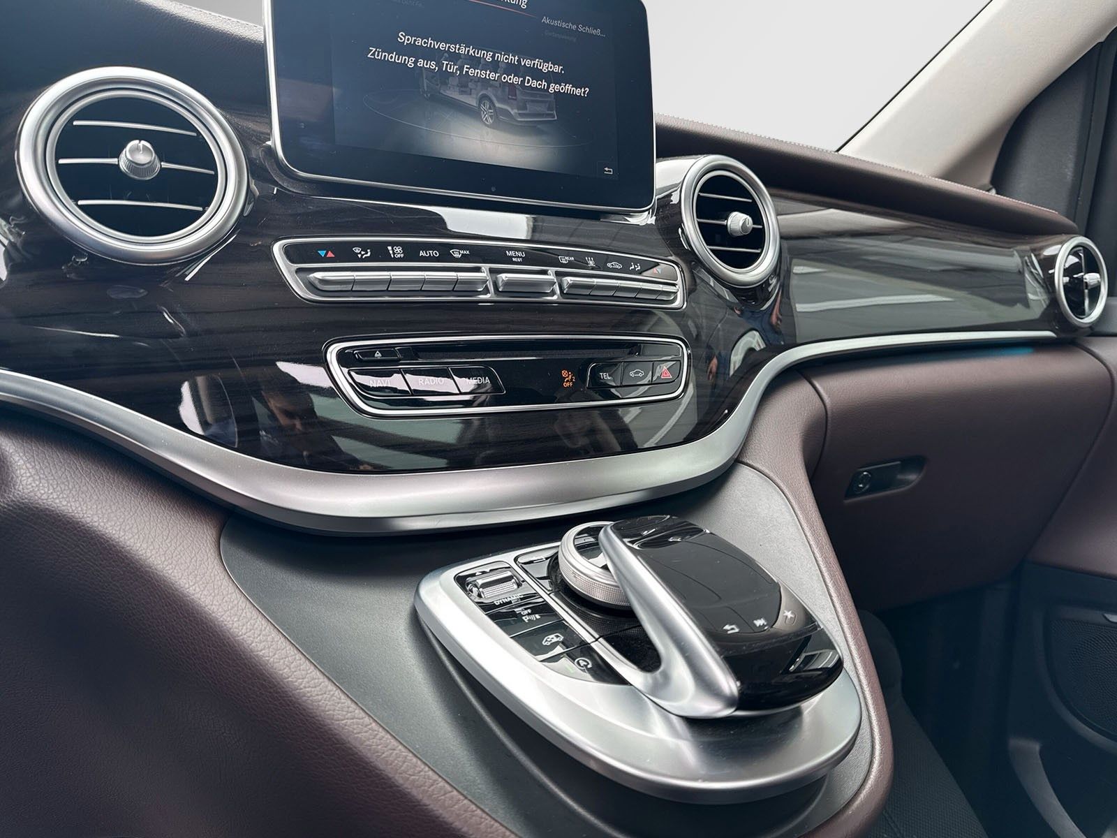 Fahrzeugabbildung Mercedes-Benz V 250 AMG-Line*StnHeiz*Pano*Leder*ACC*Burmaster*