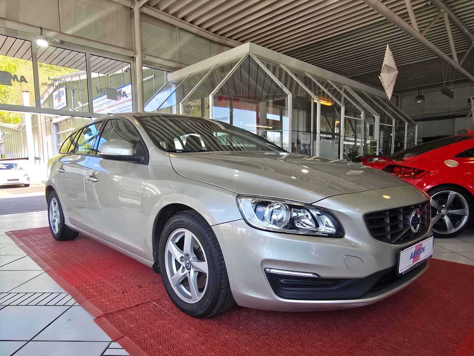 Volvo V60 Kombi Kinetic+NAVI+WINTER+KLIMAAUTO+TEMPOMAT