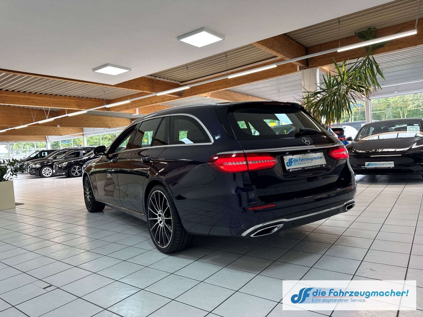 Fahrzeugabbildung Mercedes-Benz E 400 4Matic EU6d-T Luftfederung AD Niveau Navi