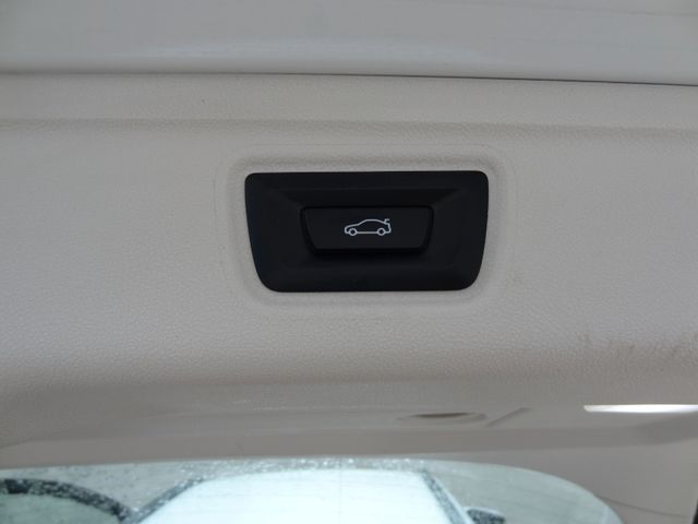 Fahrzeugabbildung BMW 318d/1.Hd/Curved/Navi/AHK/150PS/LED/115TKM/