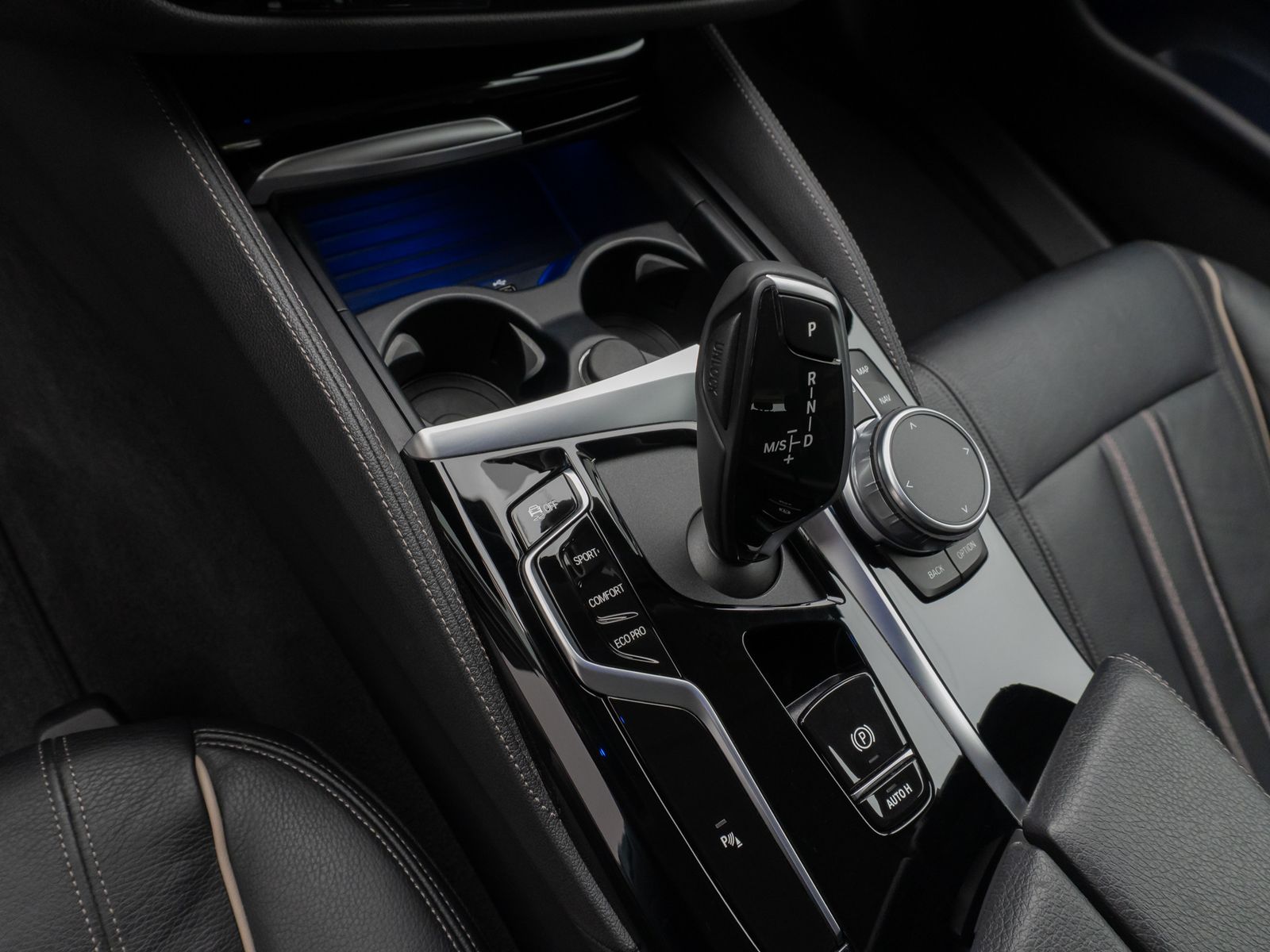 Fahrzeugabbildung BMW 530d LuxuryLine Kamera Laser HUD DAB ACC Komfort