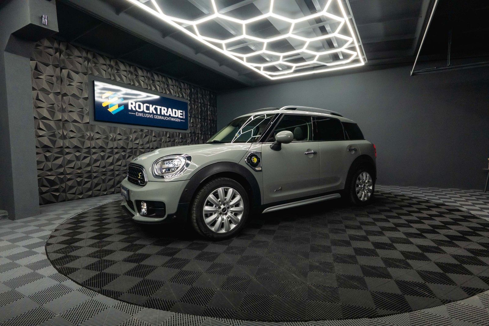 Fahrzeugabbildung MINI COOPER SE Countryman All4 | Pano | ACC | Plug-In