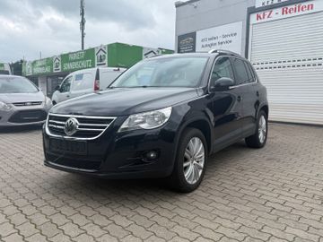 Volkswagen Tiguan - 1