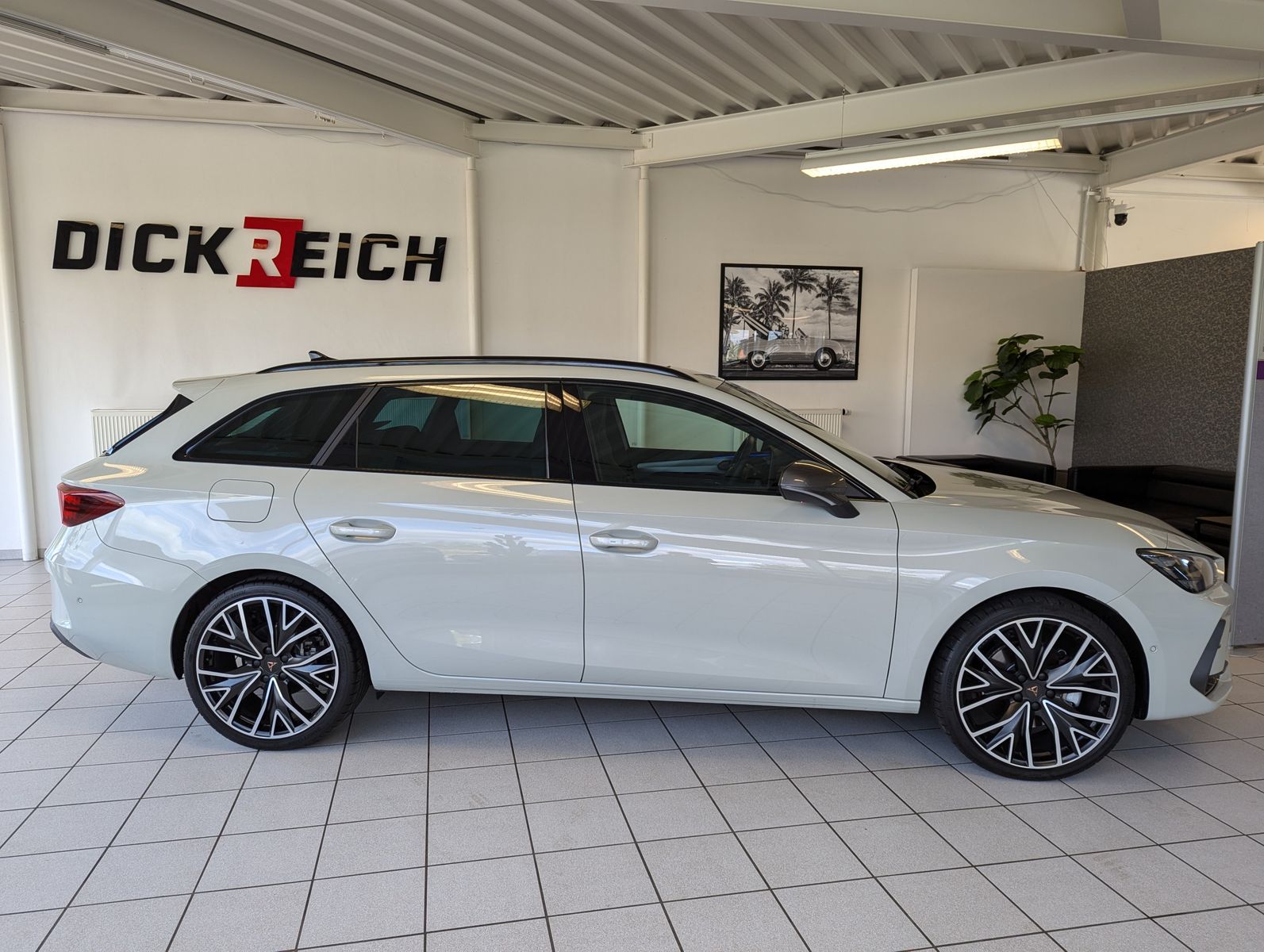 CUPRA Leon 1.5 eTSI Sennh Matrix Pano Edge/Dynamic AHK - Image 8