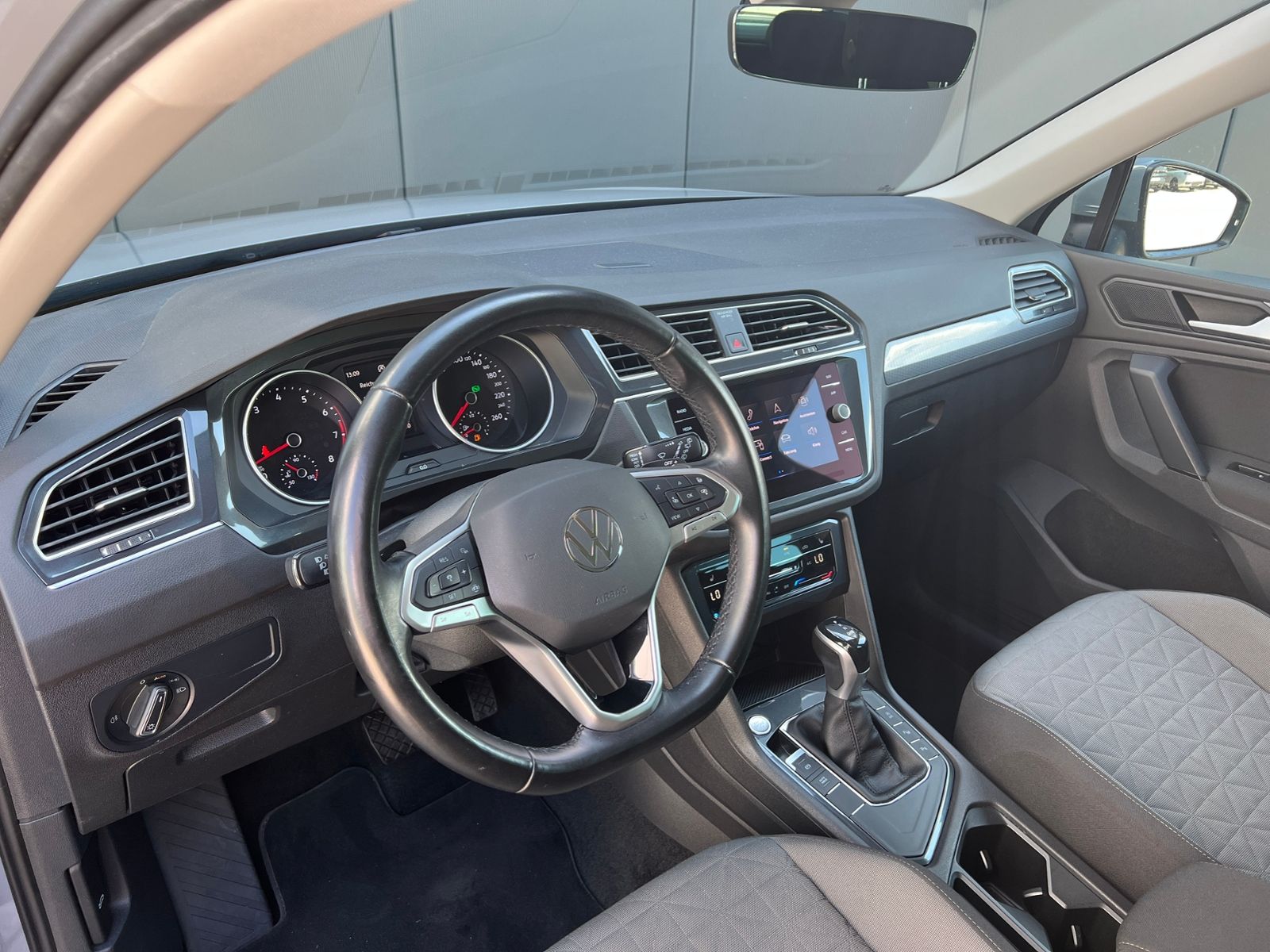 Fahrzeugabbildung Volkswagen Tiguan LIFE 1.5 TSI DSG *LED, ACC, Kamera,17"-LM