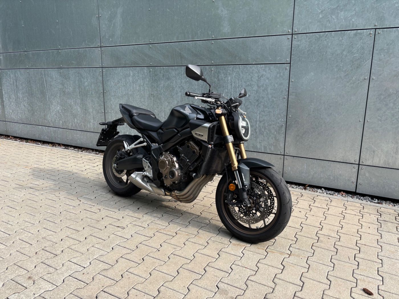 Fahrzeugabbildung Honda CB 650 R mit Tieferlegung um 35 mm