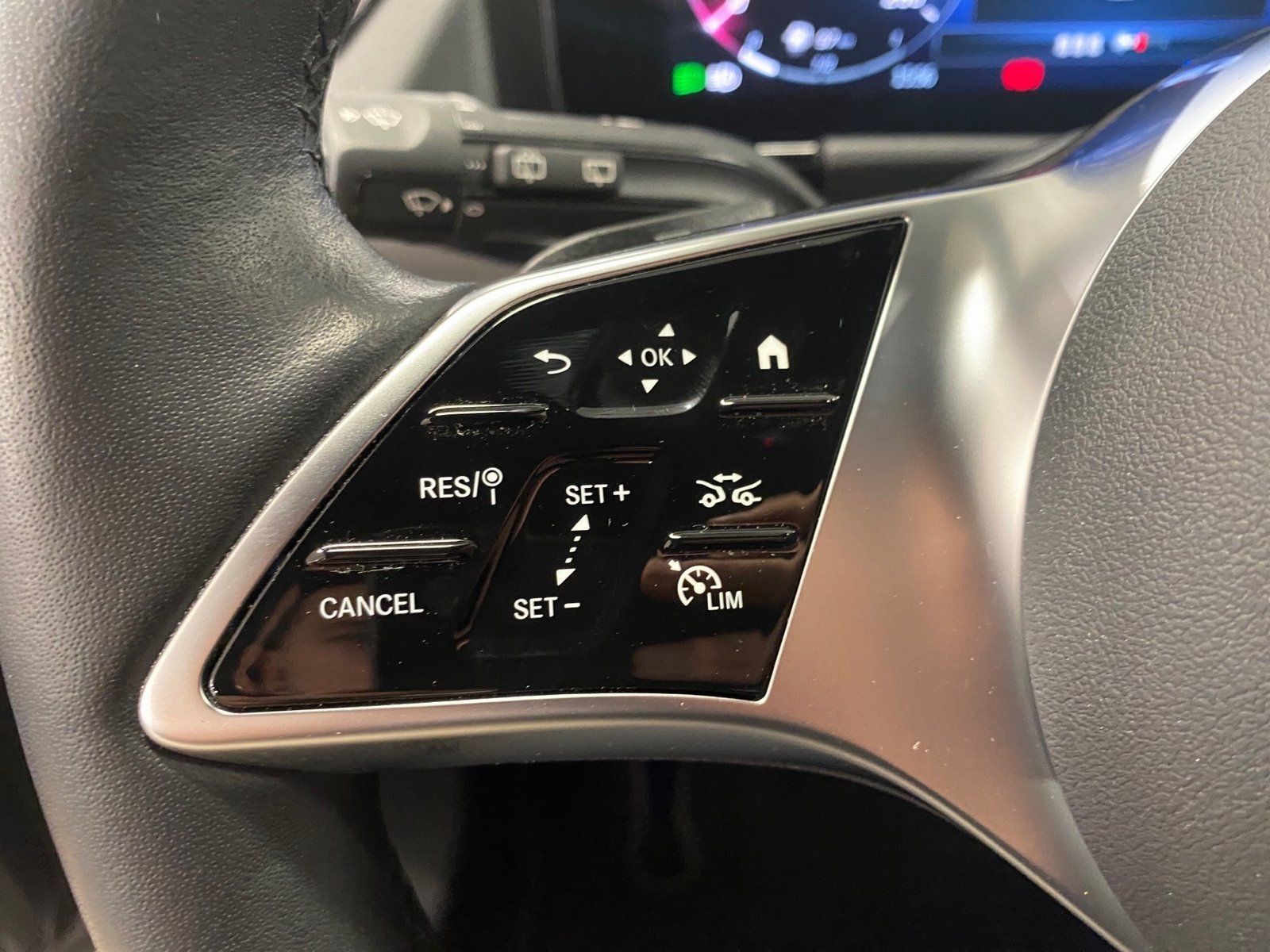 Fahrzeugabbildung Mercedes-Benz B 250 4M*AHK*STDHZG*Distro*Totwink*CarPlay*LED*