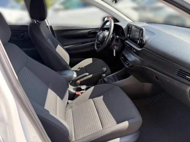 Fahrzeugabbildung Hyundai i20 Essential 1.2 T-GDI +CARPLAY+TEMPOMAT+SHZ+RF