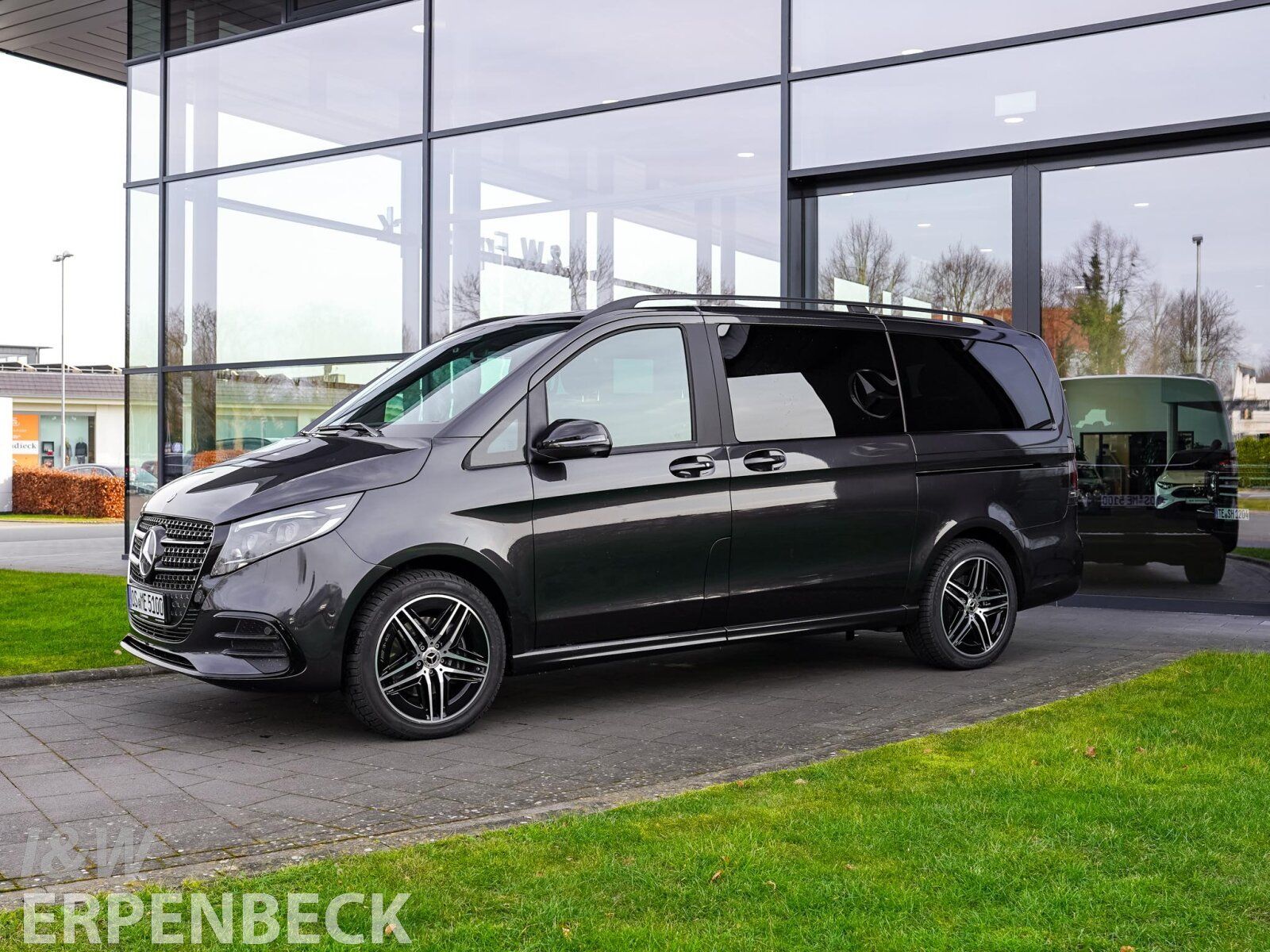 Fahrzeugabbildung Mercedes-Benz V 300 d 4MATIC Style lang AHK AMG Distronic AR