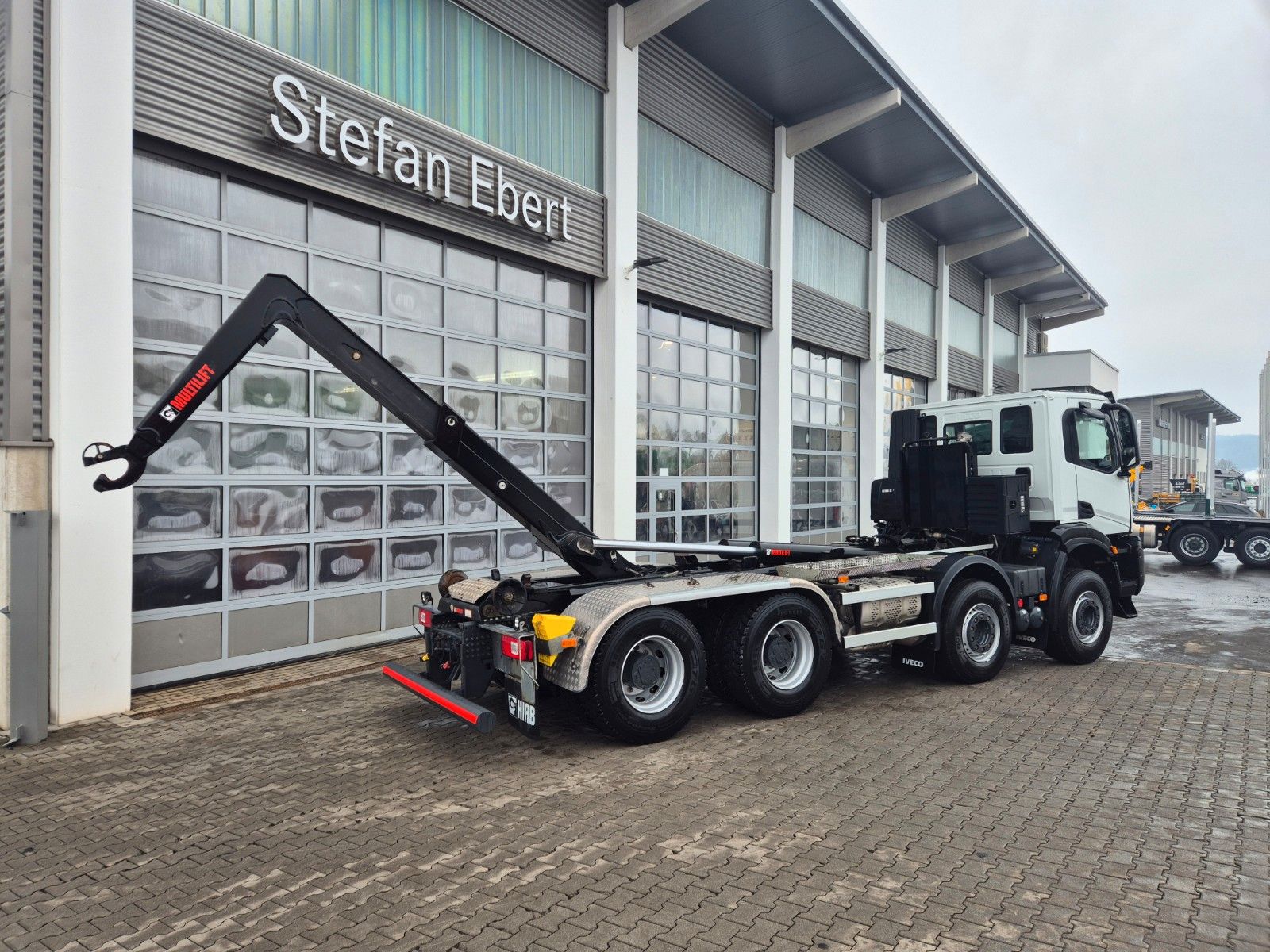 Fahrzeugabbildung Iveco X-Way AD360X48Z/P HR 8x4 HIAB ULT26S59