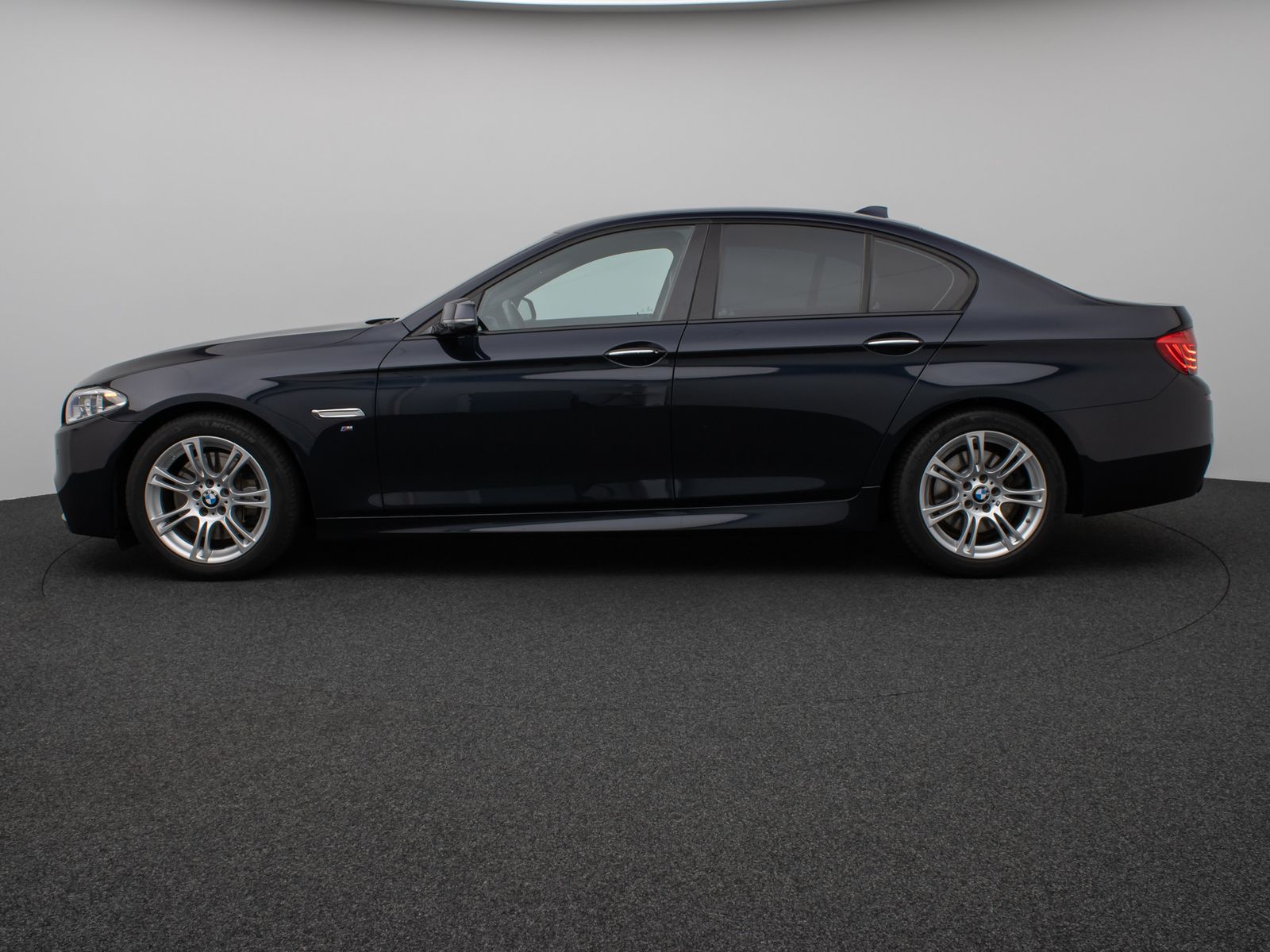 Fahrzeugabbildung BMW 525d M Sport Kamera HUD HiFi DrivingAssist LED