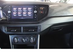 Fahrzeugabbildung Volkswagen Polo Life,4x Einparkhilfe,Leichtmetallräder,Navi
