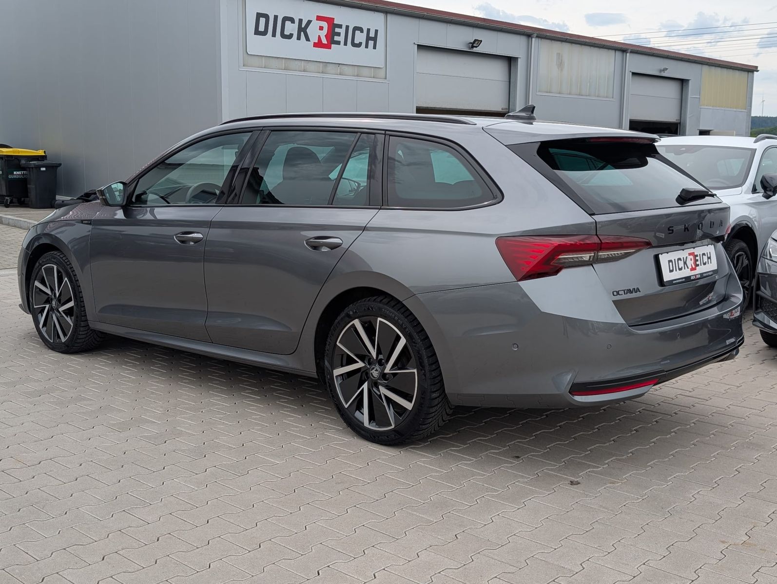 Fahrzeugabbildung SKODA Octavia 2.0 TDI Sportline DSG MATRIX*WINTER*5J.G
