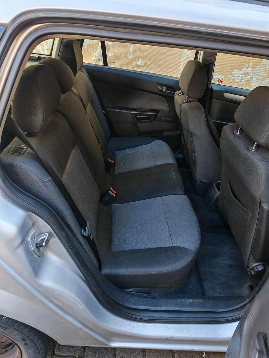 Opel Astra 2005 — photo 9
