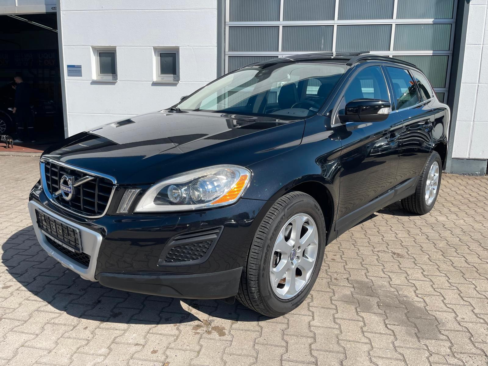 Volvo XC 60 Momentum 2,4D AWD/PANO/NAVI/SHZ/Leder/2.Hd
