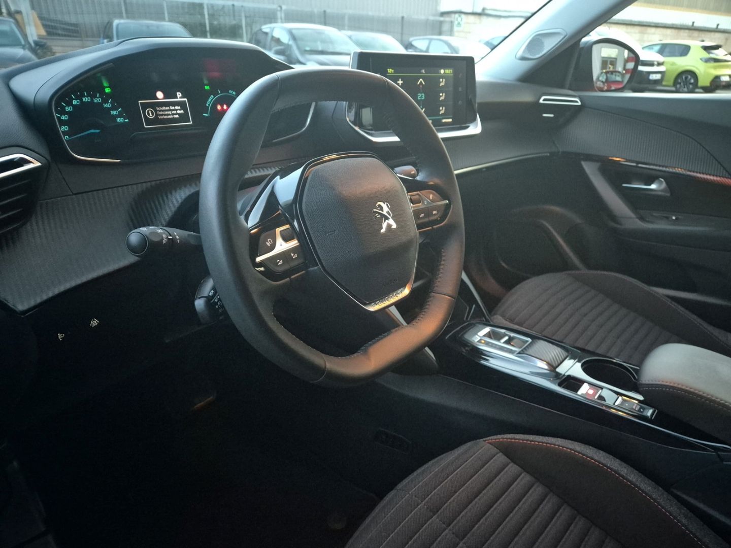 Fahrzeugabbildung Peugeot 2008 e- Active Klimaautom Fahrerprofil DAB SHZ S