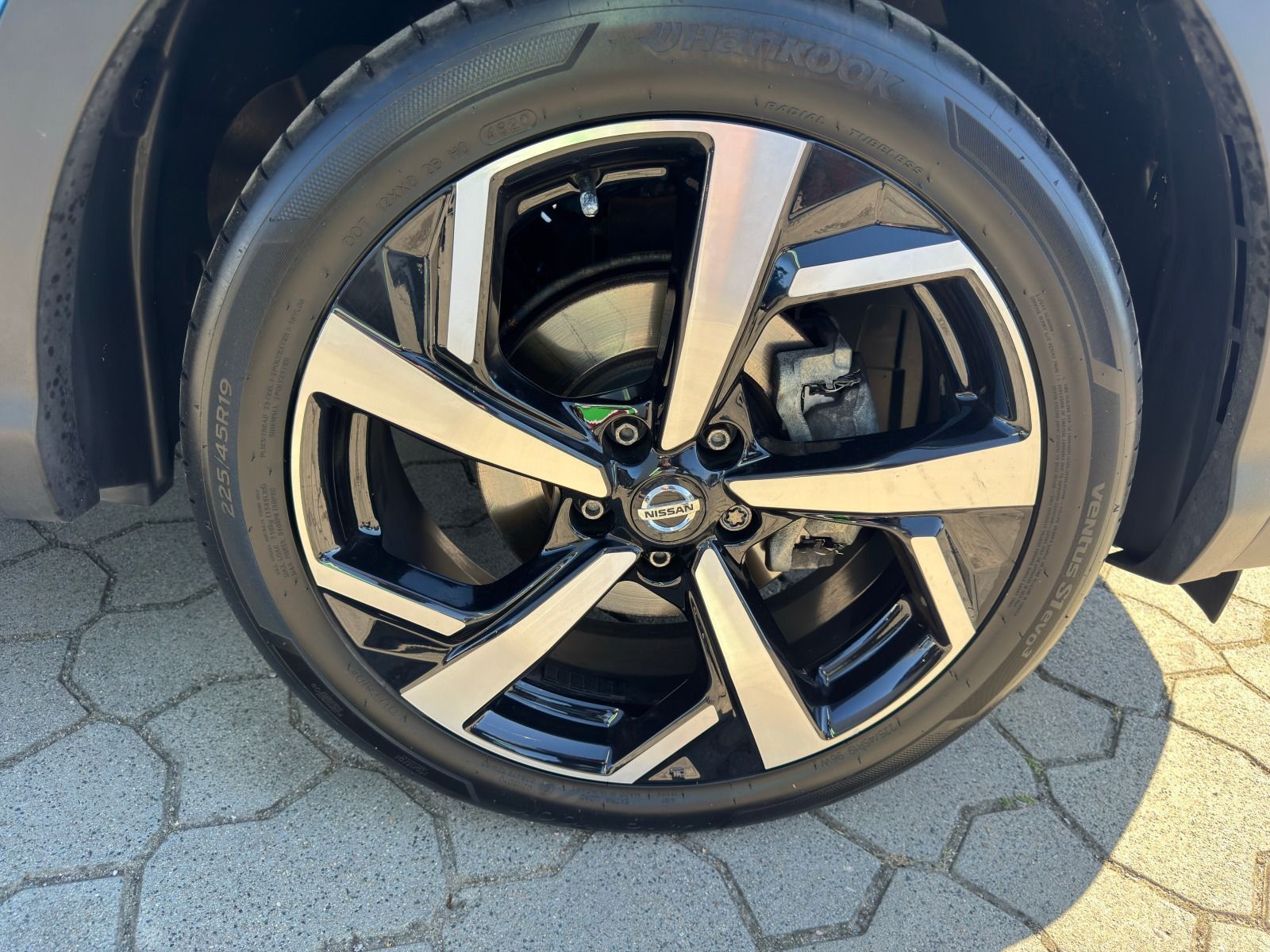 Fahrzeugabbildung Nissan Qashqai Akari 140PS 6-Gang*360°CAM*Pano*StHz*Led