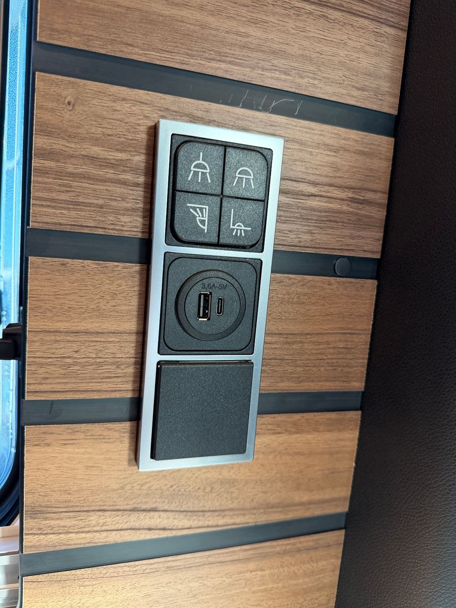 Fahrzeugabbildung HYMER / ERIBA / HYMERCAR Grand Canyon S - MB 600 SD- 4x4- 11.496€ sparen!