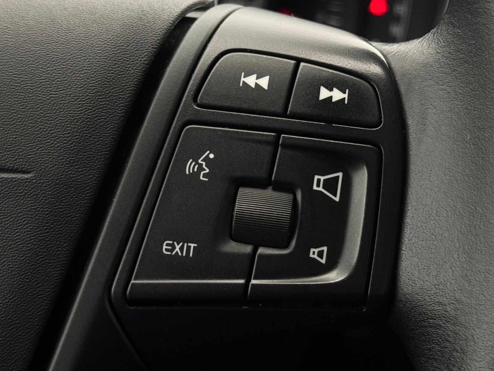 Fahrzeugabbildung Volvo V40 1.5 112kw/152ps Autom. Kam Temp Navi Sensus