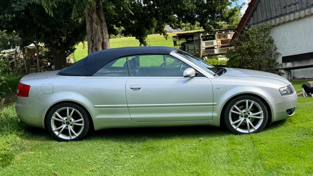 Audi A4/B6 Cabriolet  Silber metallic/ Indigo Blau 