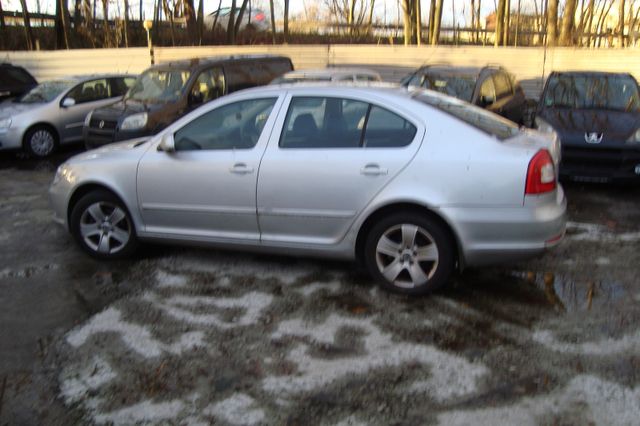 Skoda Octavia 1.6 TDI DSG Ambiente REHCLENKRAD