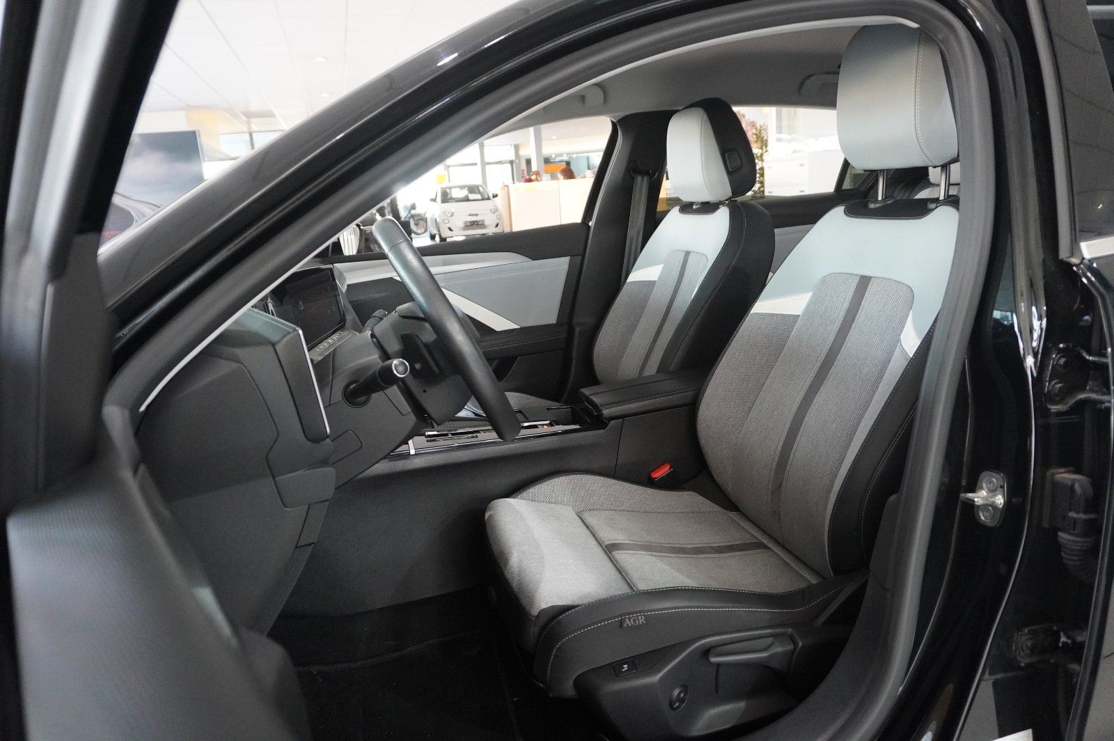 Fahrzeugabbildung Opel Astra L Lim. 1.6 HYBRID ELEGANCE NAVI/KAMERA/AHK
