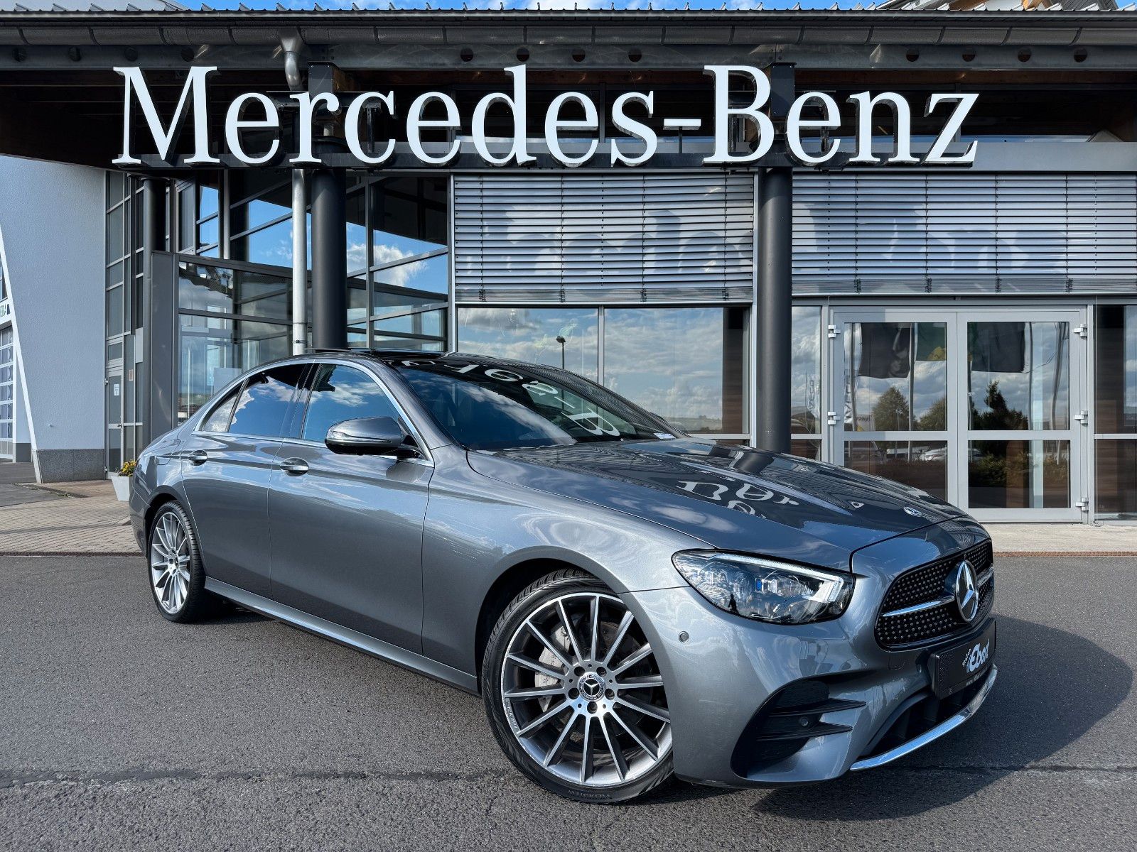 Fahrzeugabbildung Mercedes-Benz E 220d AMG+Pano+MultiBeam+Ambiente+TotW+360