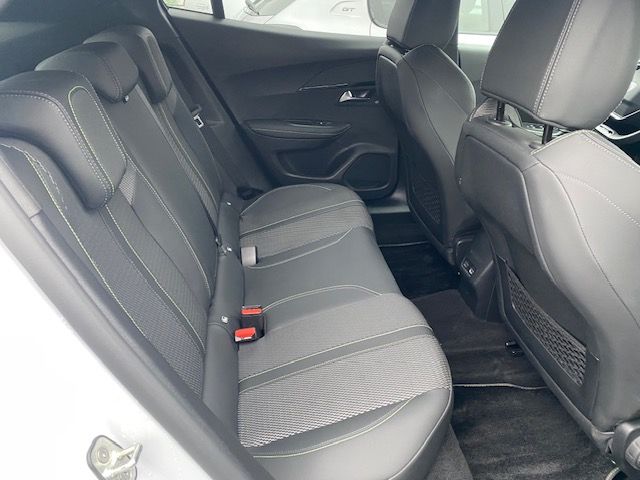 Fahrzeugabbildung Peugeot 2008 GT MildHybrid 145 e-DSC6