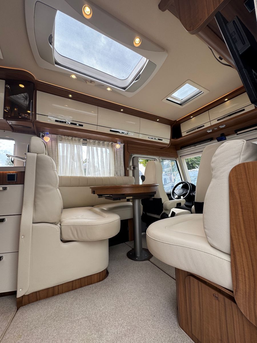 Fahrzeugabbildung HYMER / ERIBA / HYMERCAR B-KLASSE 680 STARLINE MB 3.0 D V6 HYD HÜBSTÜTZEN