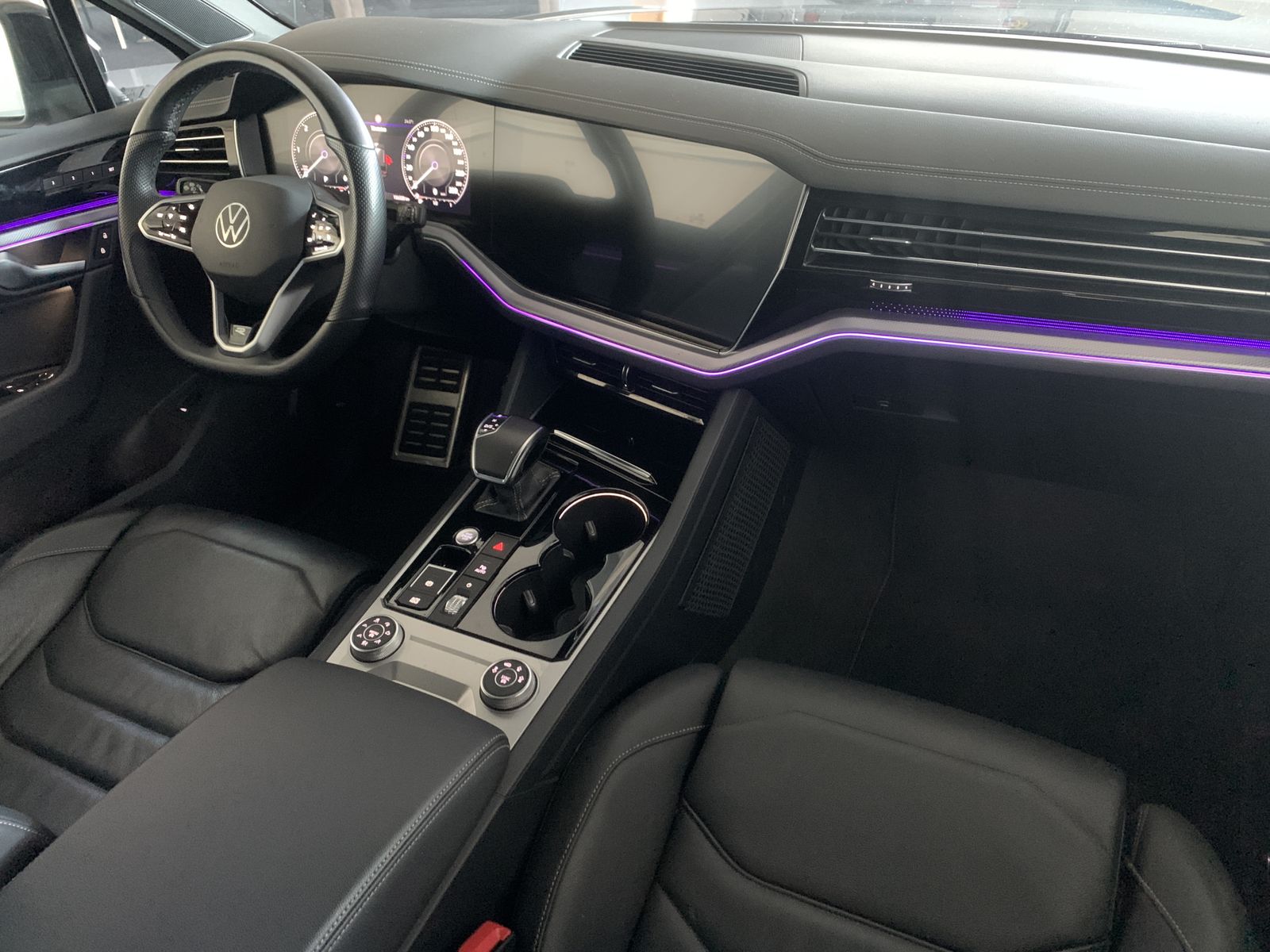 Fahrzeugabbildung Volkswagen Touareg R-Line*4Motion*Leder*AHK*STHZ*Cam*