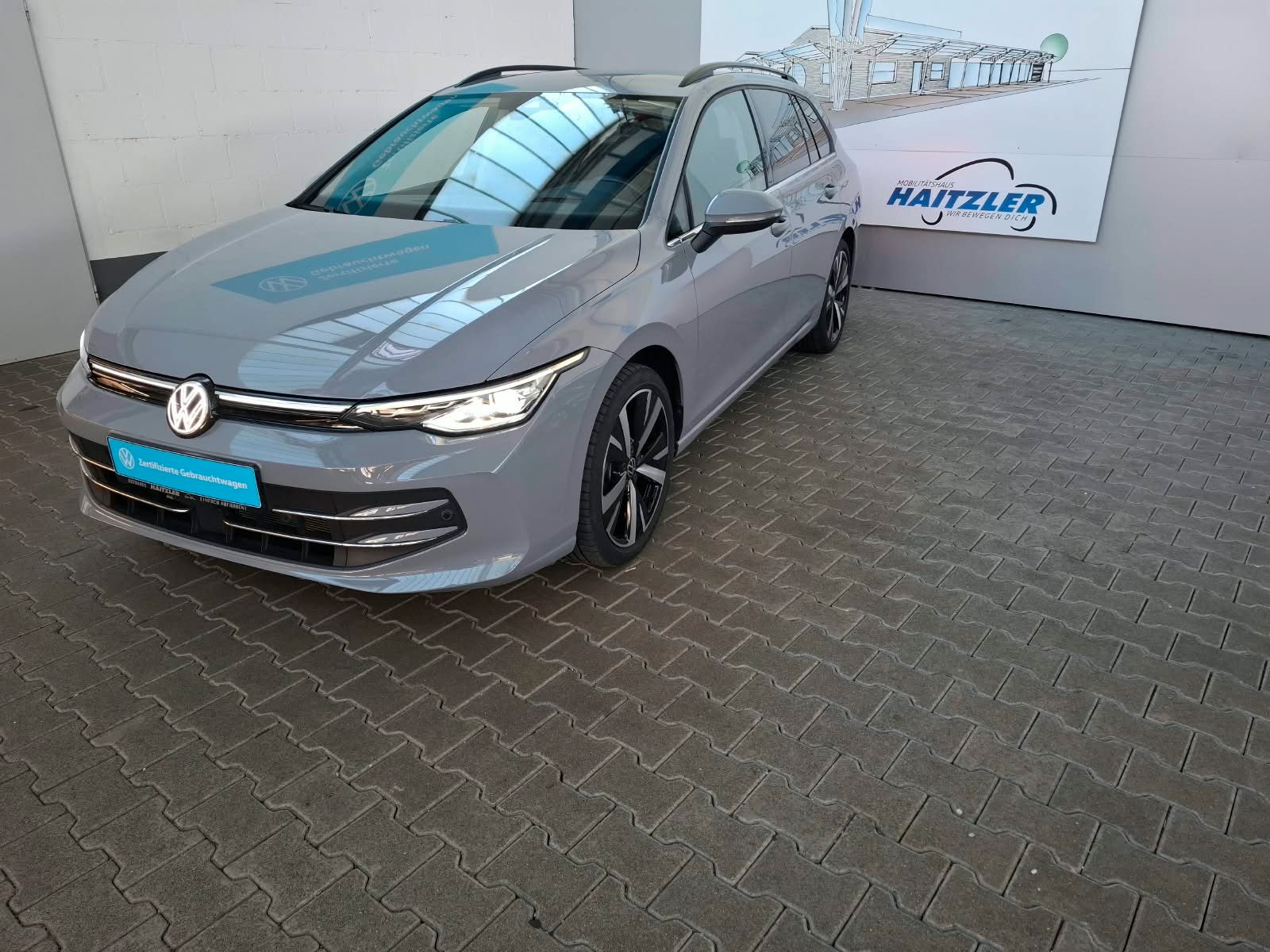 Fahrzeugabbildung Volkswagen Golf VIII Var. Style 1,5 eTSI DSG +IQ.Light+Navi