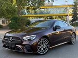 Mercedes-Benz E 220 d Coupe*AMG-LINE* KAMERA*81-TKM* - Mercedes-Benz E 220: Rot