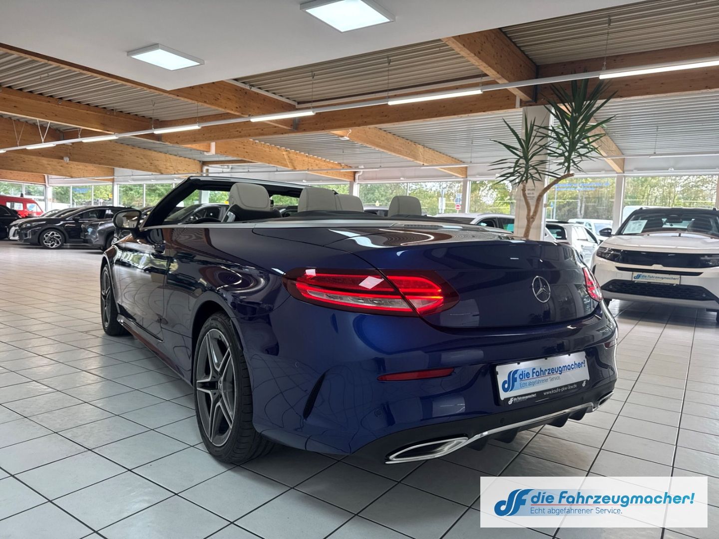Fahrzeugabbildung Mercedes-Benz C 200 Cabrio 4Matic Sportpaket AMG LED Leder Mem