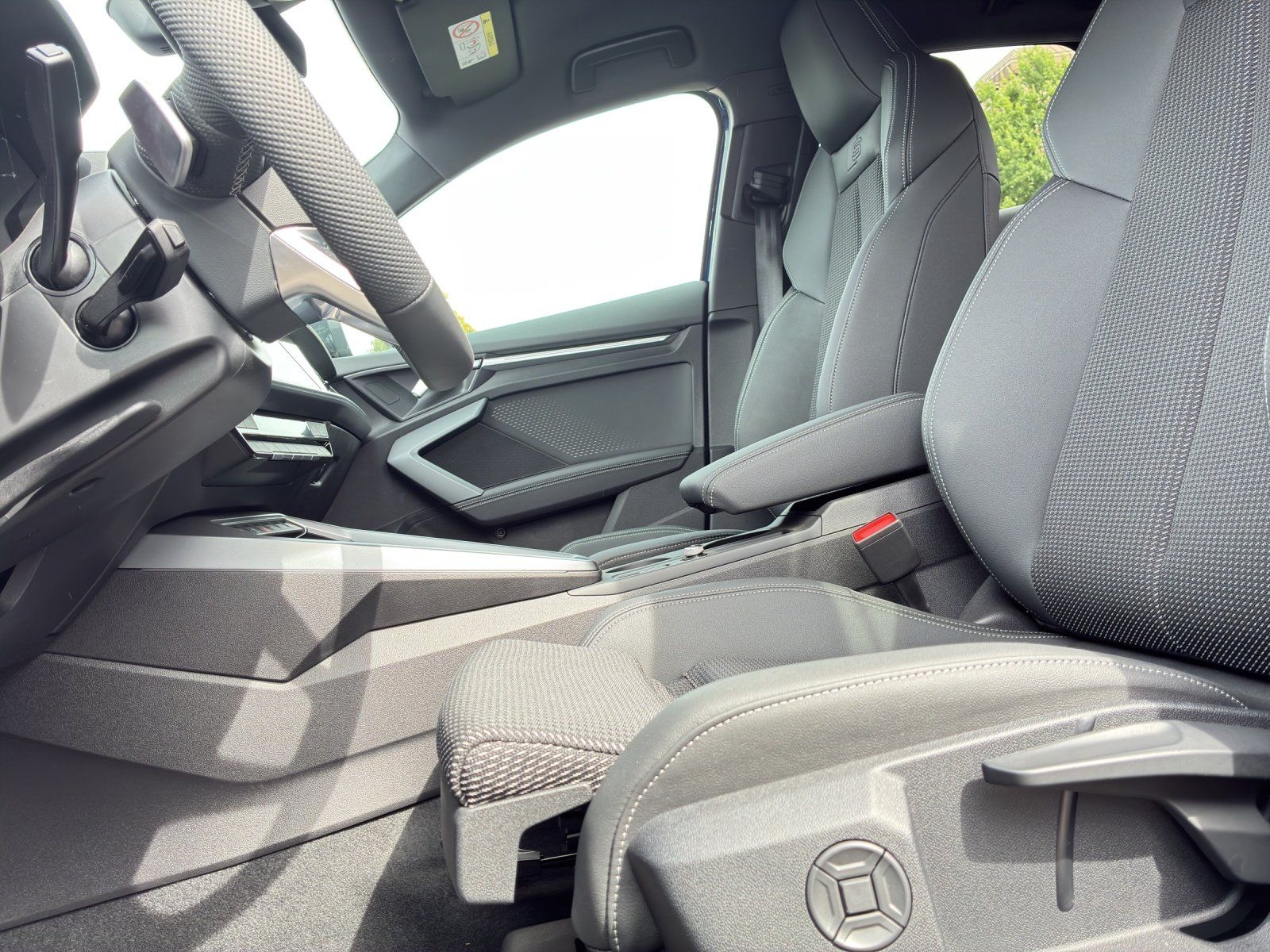 Fahrzeugabbildung Audi A3 Sportback 1.5 TFSI S-Line 360,Kamera,LED,SHZ