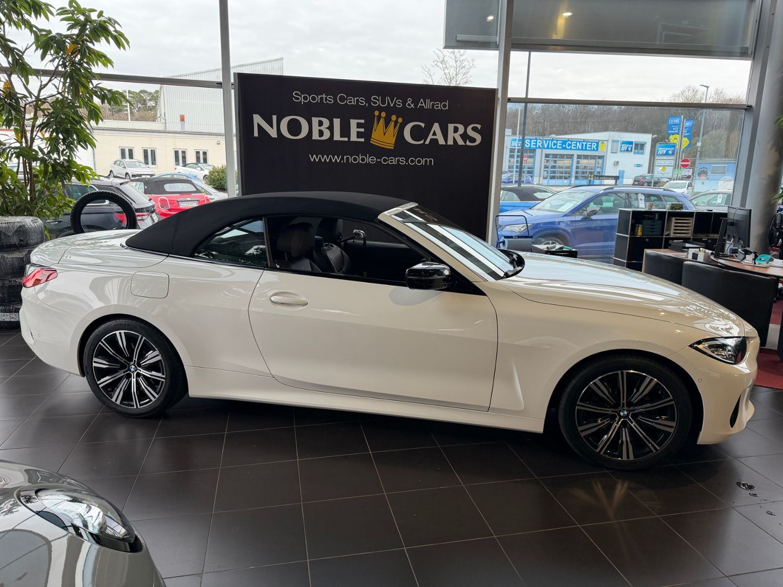 Fahrzeugabbildung BMW 420i Cabrio Shadow Line AHK LEDER LED NAV 18"