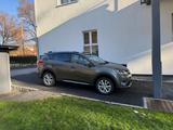 Toyota RAV 4 2,2-l-D-4D 4x4 LEDER Automatik - Toyota RAV 4 mit Diesel-Antrieb: Automatik