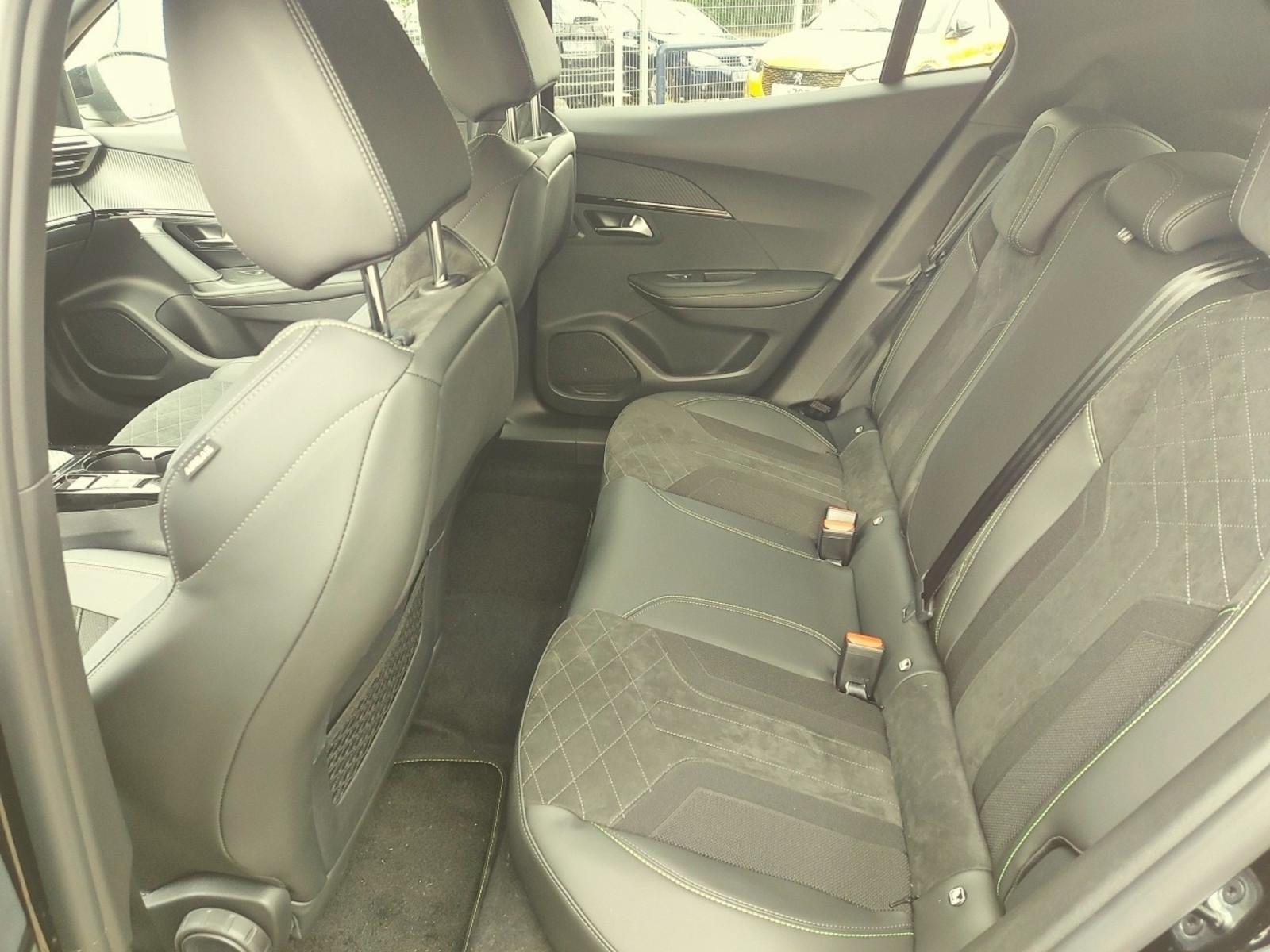 Peugeot e-2008 GT Pack 136