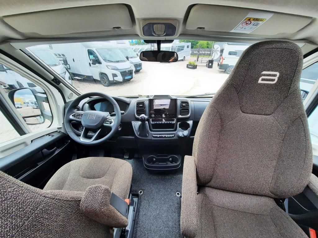 Fahrzeugabbildung Bürstner Signature SFT 7.4 Verfüg./Sparen Sie 12.907,- €