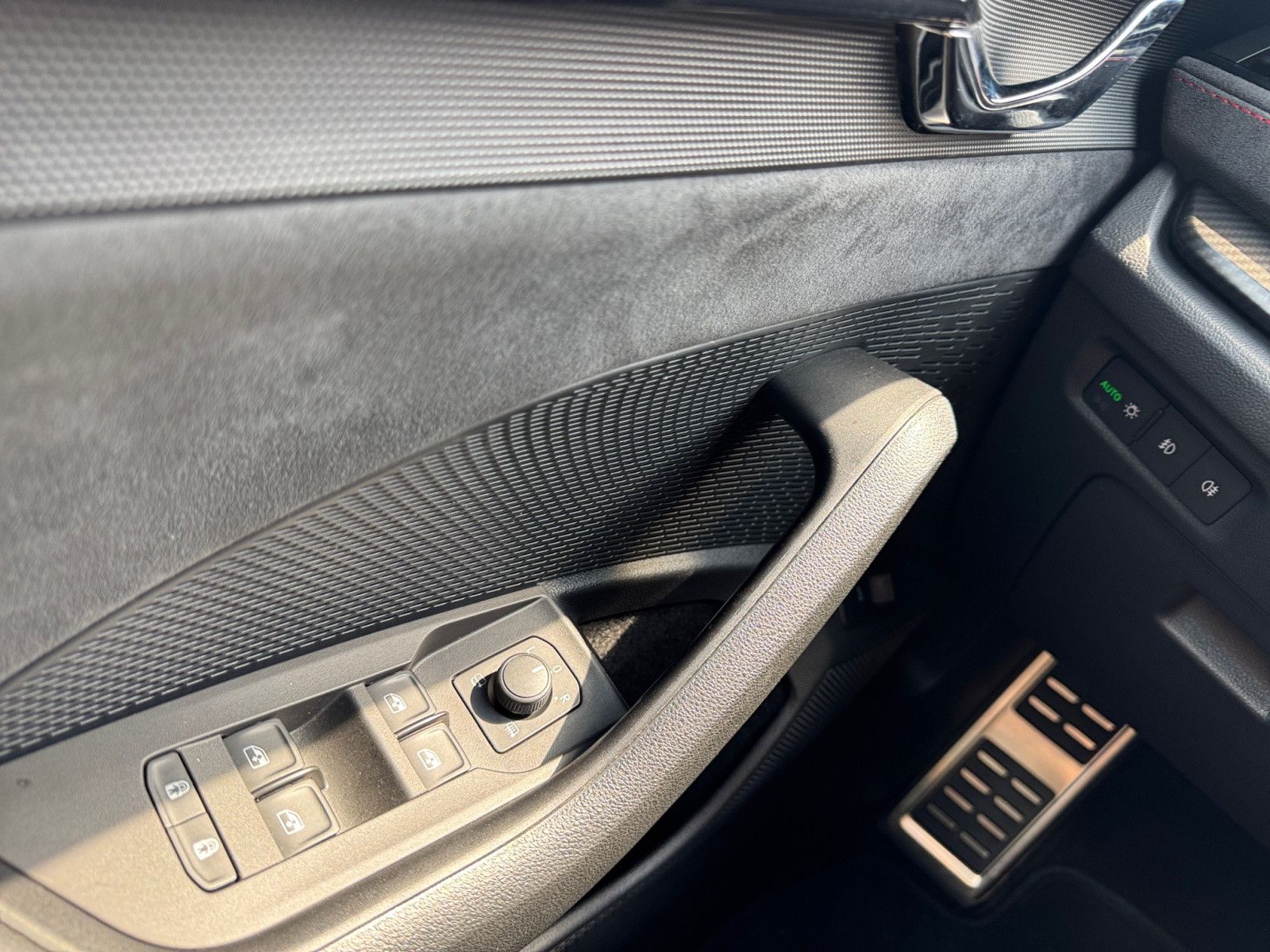 Octavia Combi RS 2,0 TSI DSG Navi über App AHK