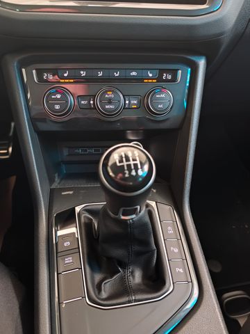 Tiguan IQ.DRIVE 1.5 TSI *ACC*AHK*Navi*Winter*Kam
