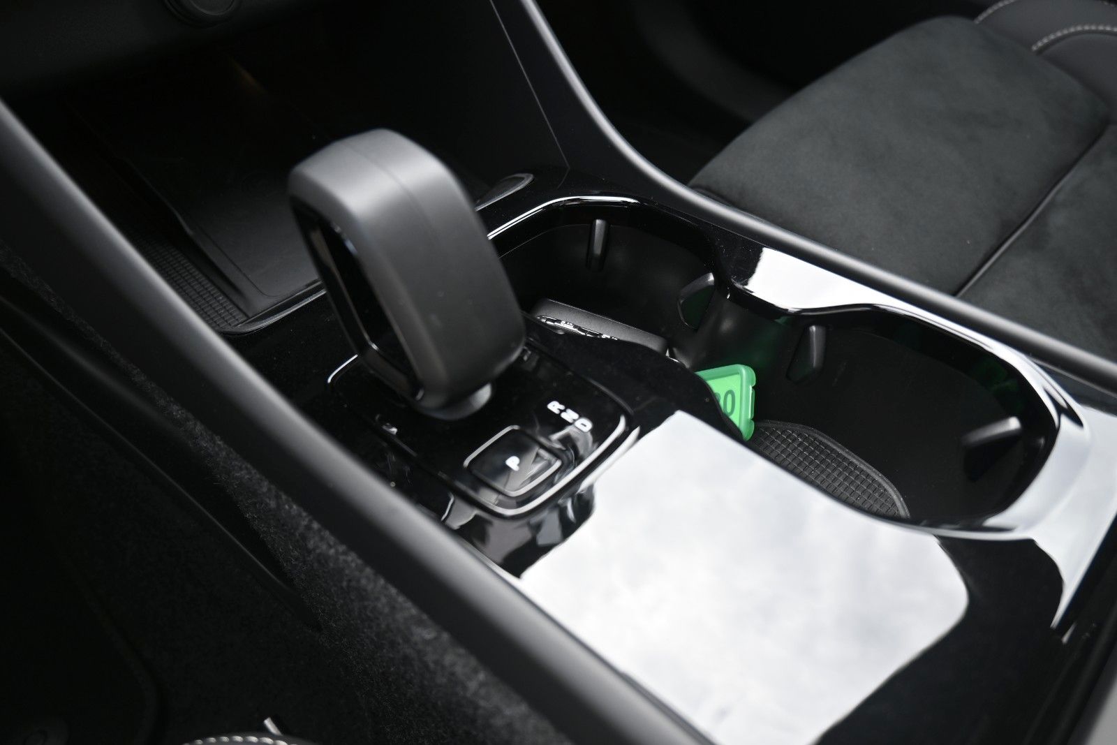 Fahrzeugabbildung Volvo EX40 Ultra Black Edt Single Motor Extended Range