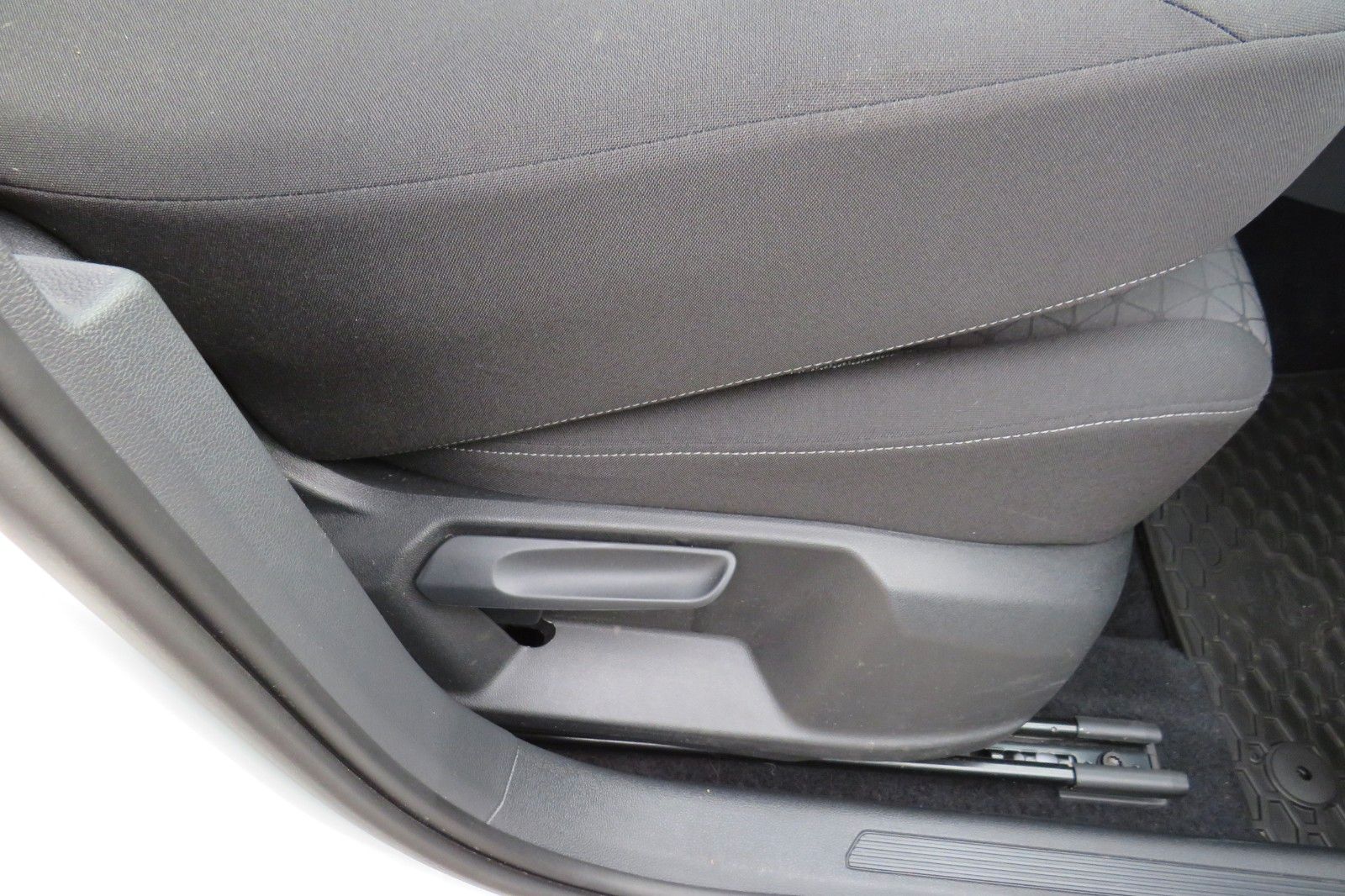 Fahrzeugabbildung Volkswagen T-Cross Life DSG PDC TELVOR SITZH. 1H.