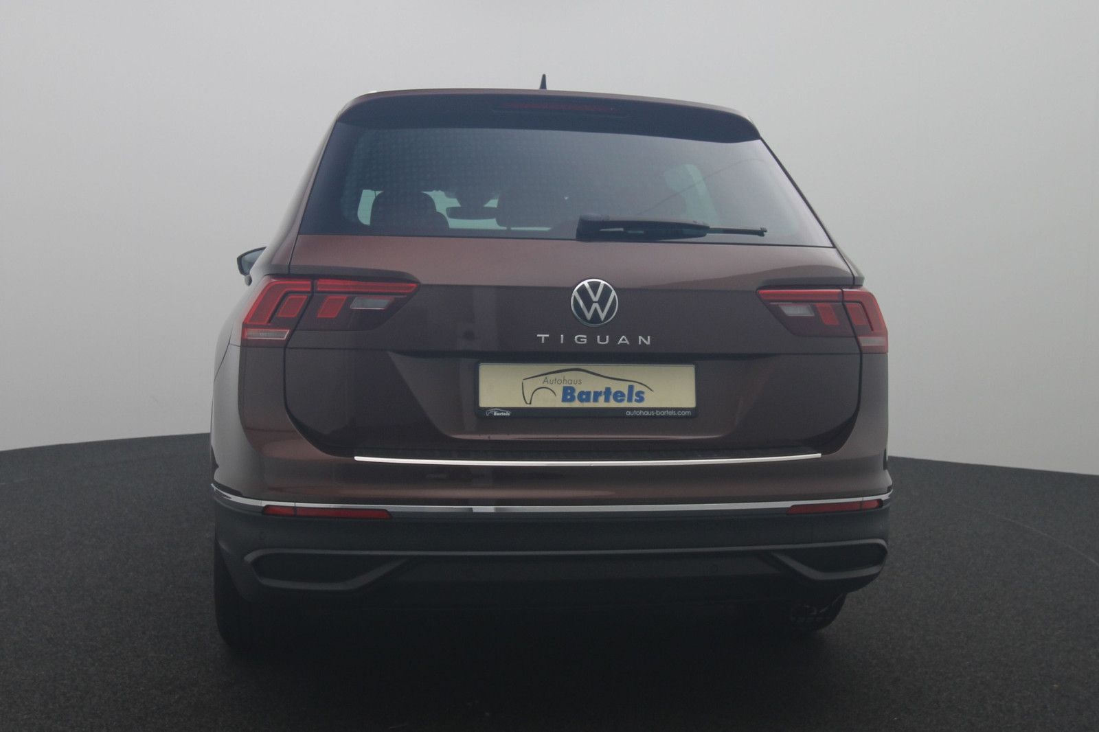 Fahrzeugabbildung Volkswagen Tiguan 1.5 DSG Life ACC LED Apple CarPlay