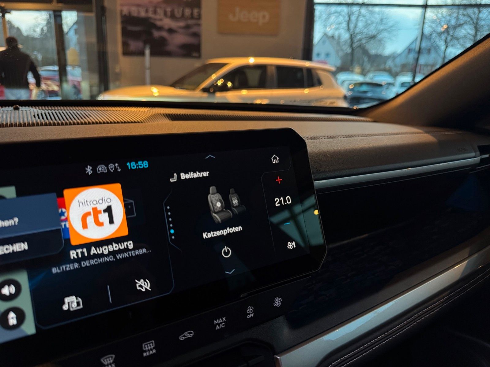 Fahrzeugabbildung Jeep Compass Elektro 74 kWh First Edition Pano 360°