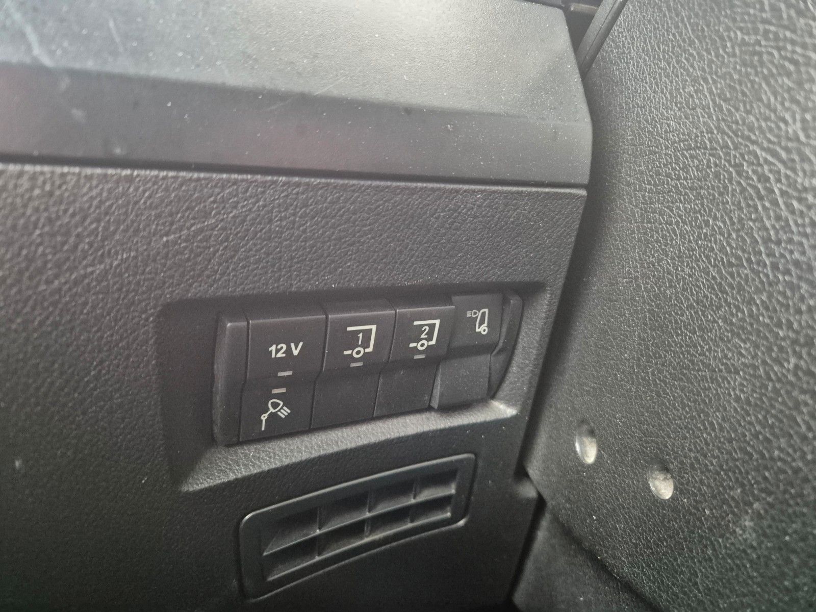 Fahrzeugabbildung Mercedes-Benz Actros 2653 LS 6x4 Retarder 120.000kg