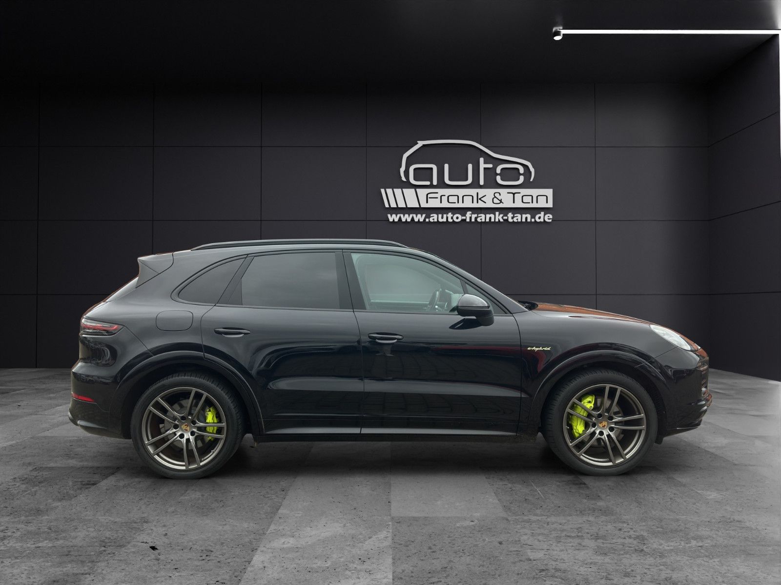 Fahrzeugabbildung Porsche Cayenne E-Hybrid*Matrix*AHK*Carplay*Bose*Head-up