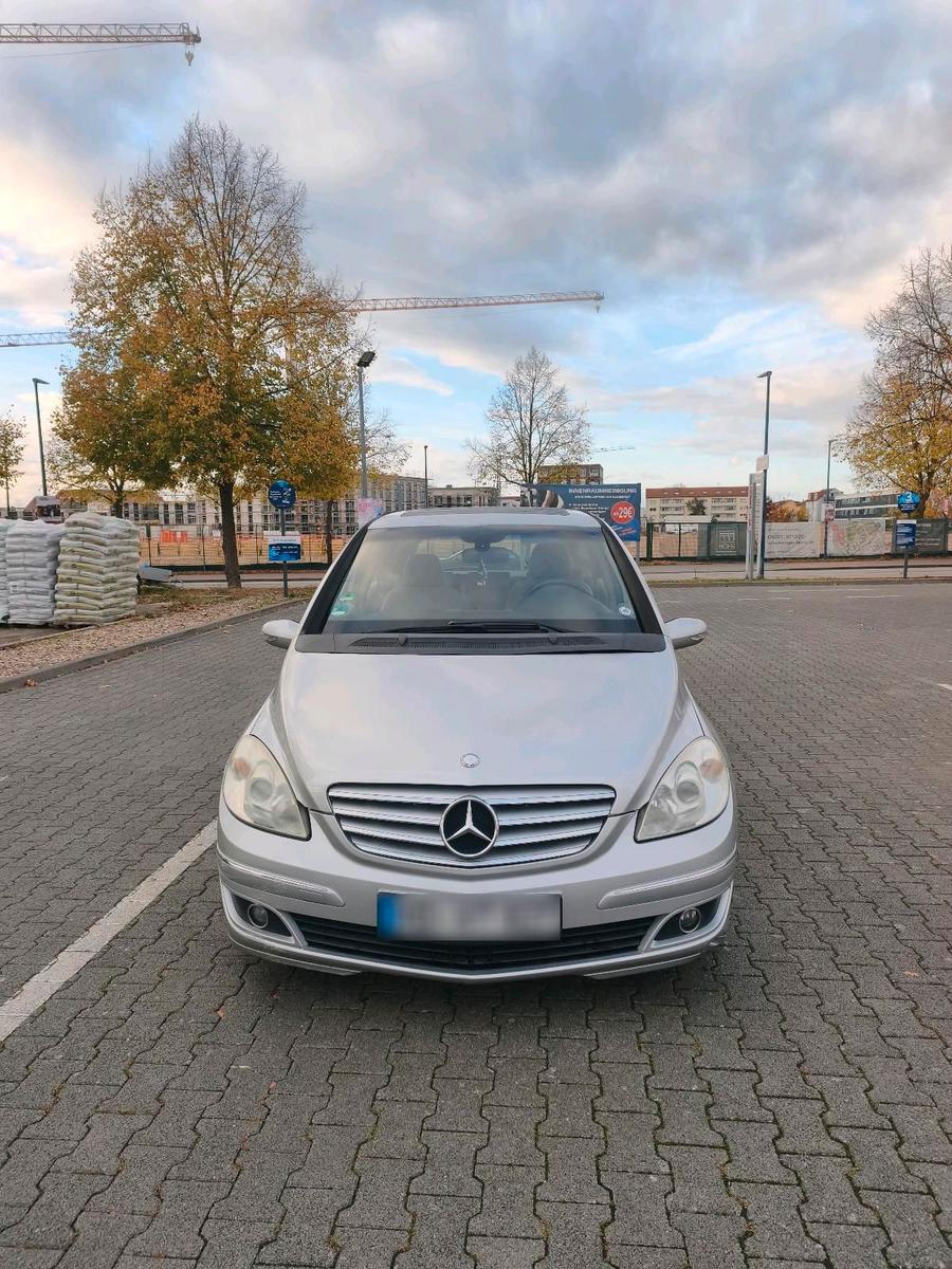 Mercedes-Benz B 200