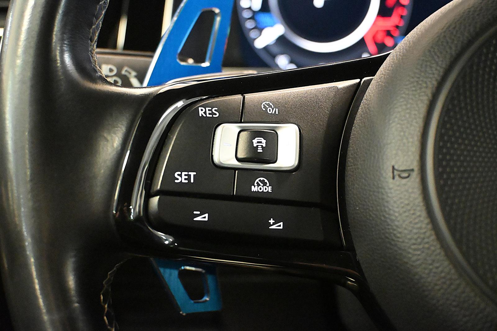 Volkswagen Golf 7 R 4M *MATRIX*DYNAUDIO*DCC*VIRTUAL*ACC*SHZ