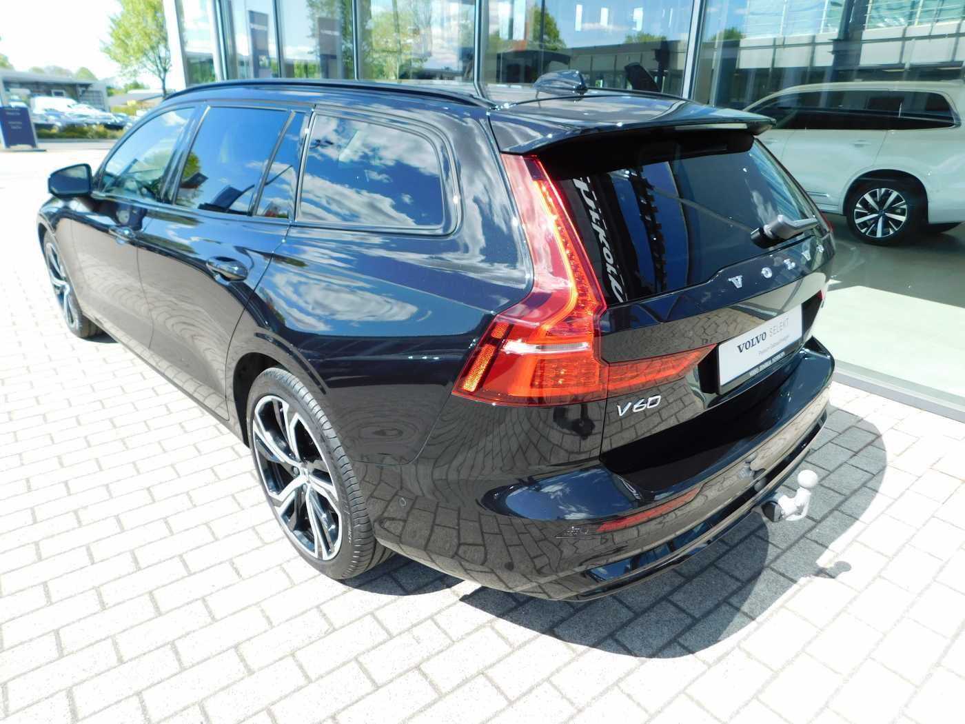 Fahrzeugabbildung Volvo V60 B4 B DKG Plus Dark