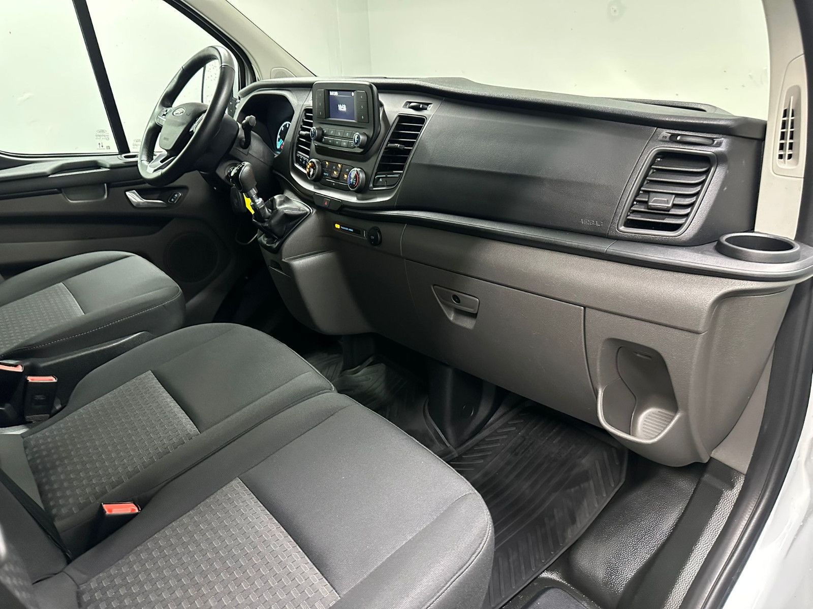 Fahrzeugabbildung Ford Transit Custom 320 L1H1 9-SITZE*2xKLIMA*TEMPO*ZH